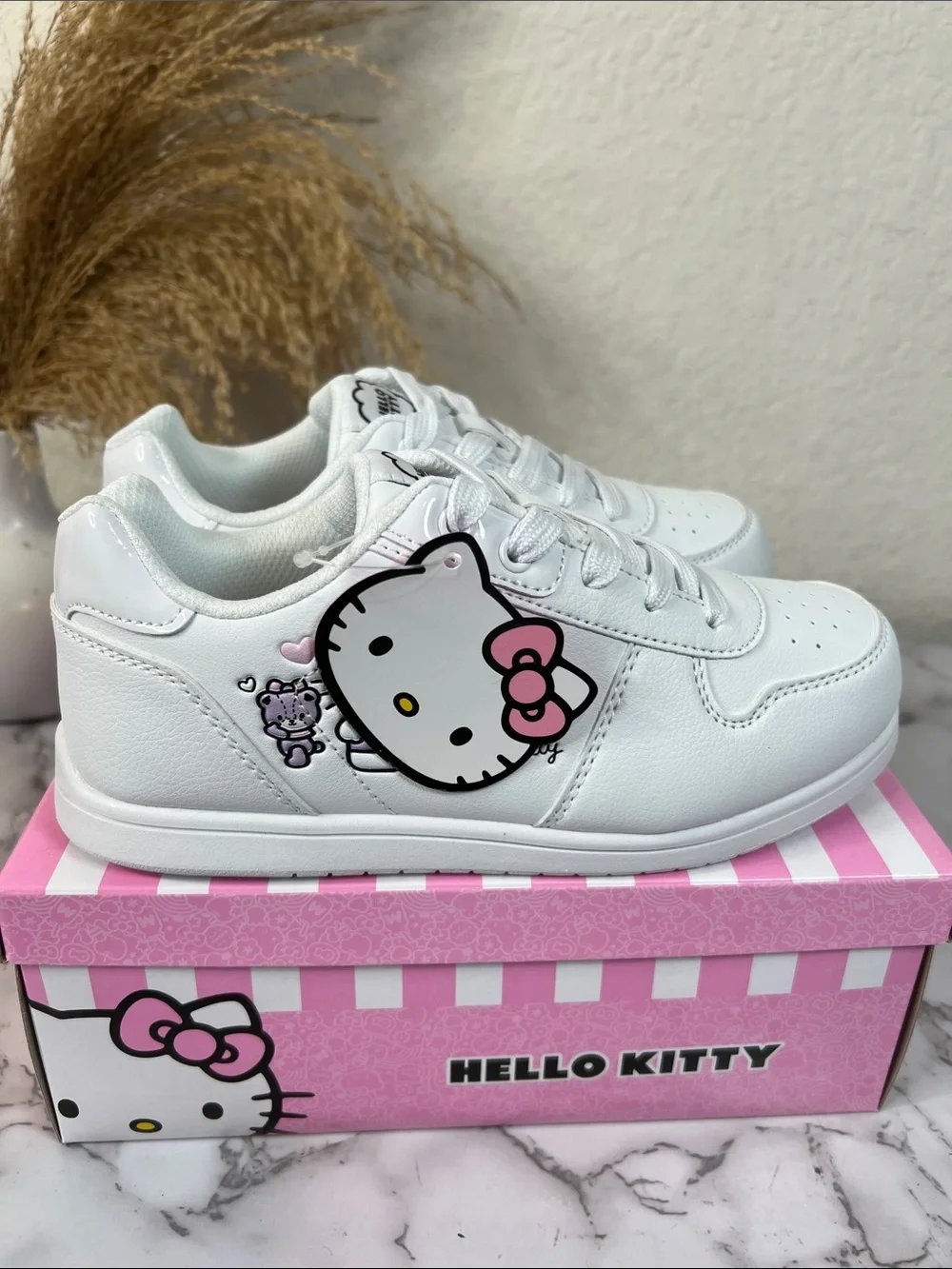 Hello Kitty White Sneakers Shoes Size 4